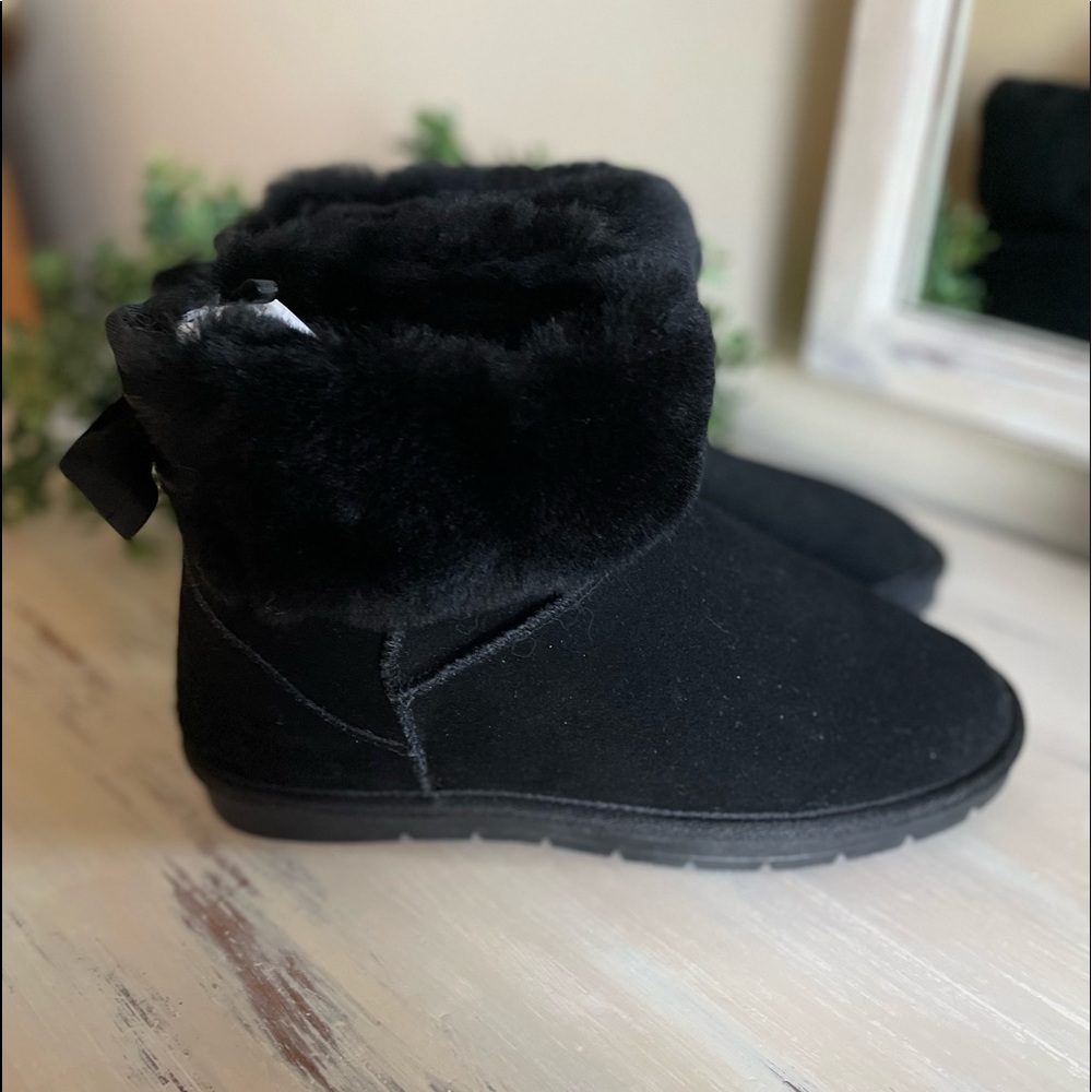 Black suede and lambs wool lined booties Sz 8